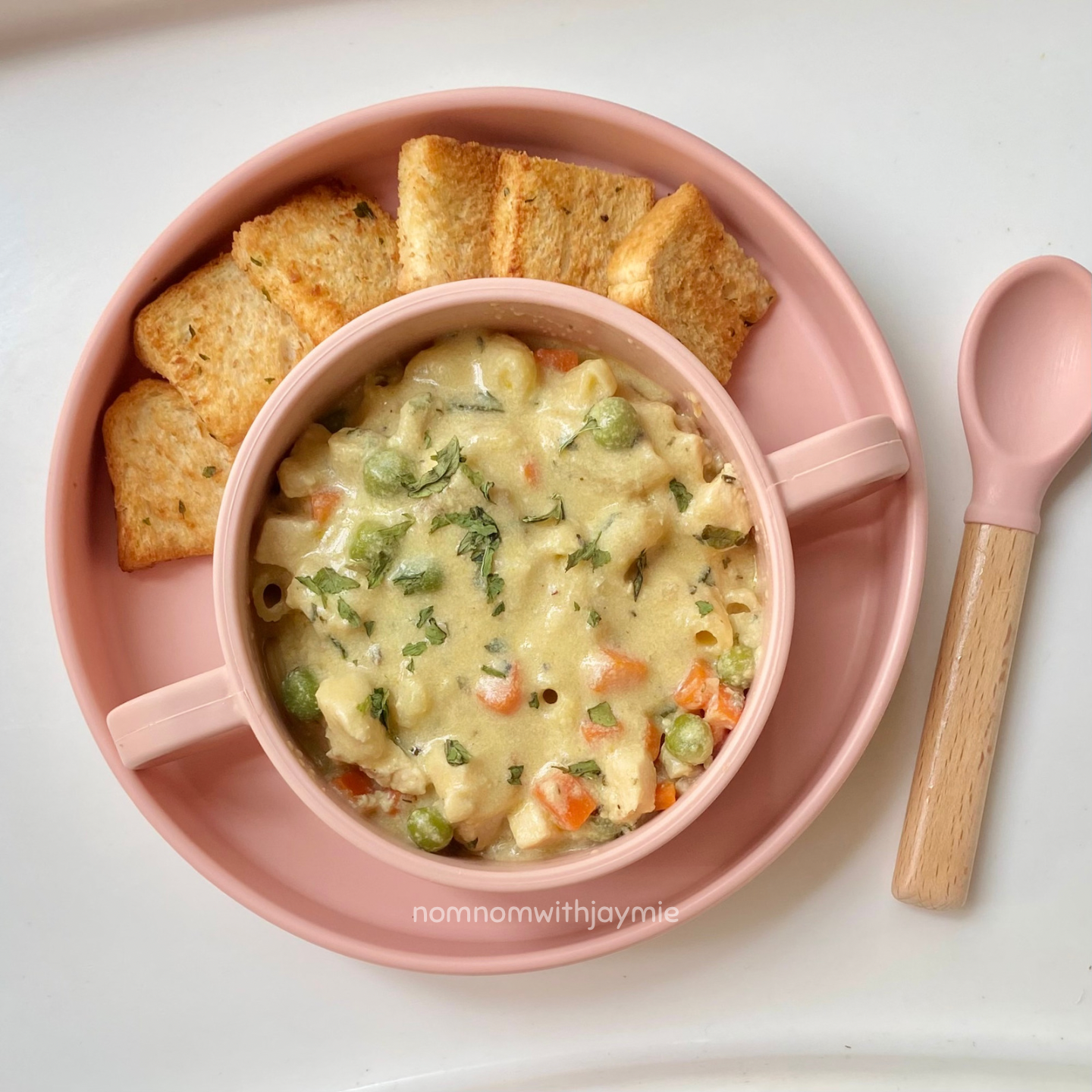 The Daily Broth x NomNomwithJaymie ~ CREAMY CHICKEN MACARONI SOUP